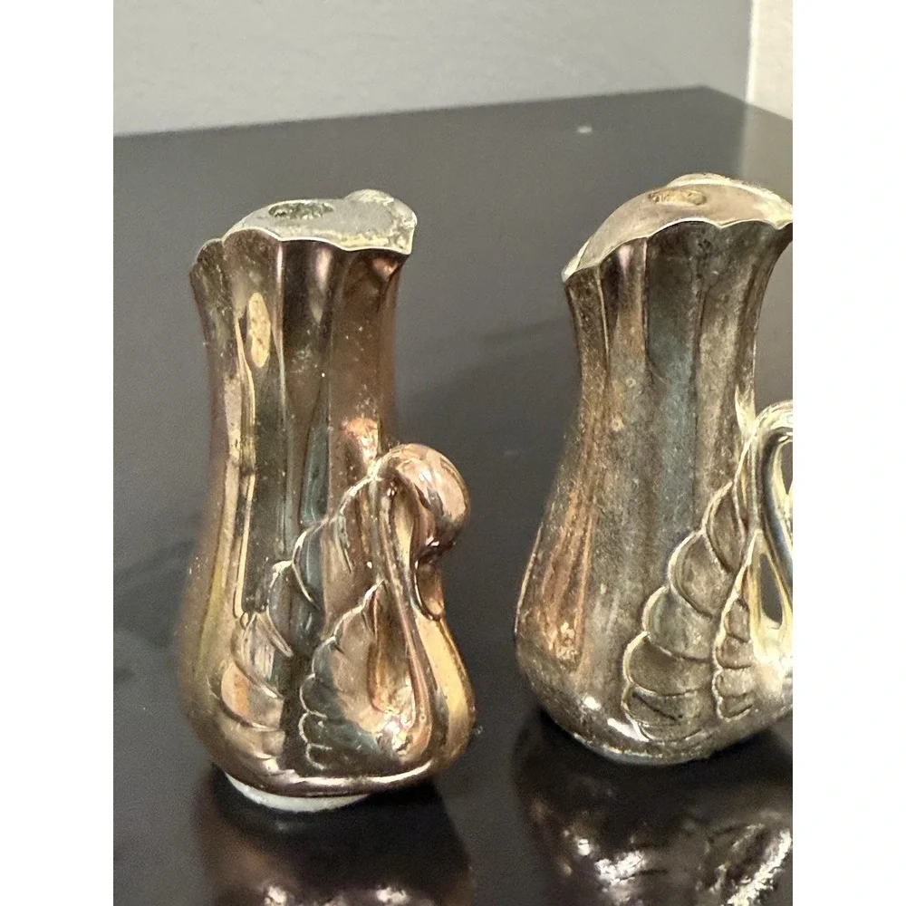 Swan Silver Plated Salt and Pepper Shakers WM Rogers Oneida Silversmiths